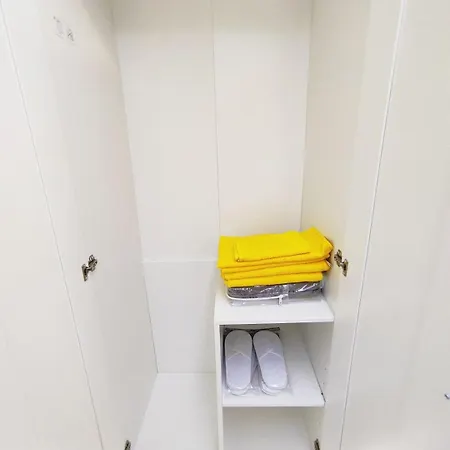 Ally's Place 아파트 바르나